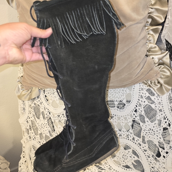 Minnetonka, Black Suede, Lace Up Front Knee High Boots, Fringe, Mens 9 - Picture 9 of 12